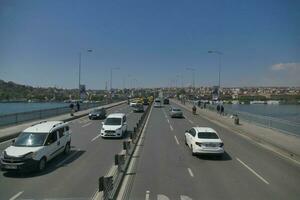 dinde Istanbul 12 23 Mars 2023. scénique vue de circulation sur le route de une voiture photo