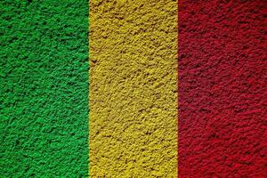 drapeau de république de mali sur une texturé Contexte. concept collage. photo