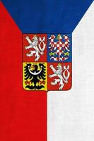 drapeau et manteau de bras de tchèque république sur une texturé Contexte. concept collage. photo