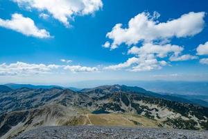 paysage avec des montagnes en bulgarie photo