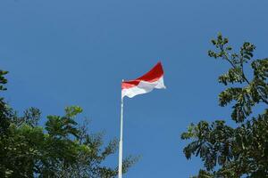 17 août 1945, indonésien drapeau contre ciel Contexte. indépendance journée concept photo