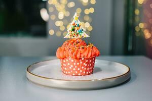 Noël rouge muffin. Contexte de Nouveau années Gâteaux photo