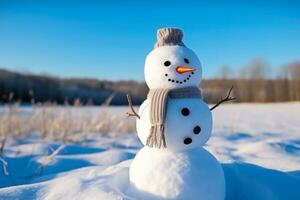 bonhomme de neige dans neigeux champ en dessous de une clair bleu ciel Contexte photo