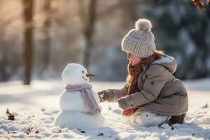 des gamins fabrication une bonhomme de neige dans hiver photo avec vide espace pour texte
