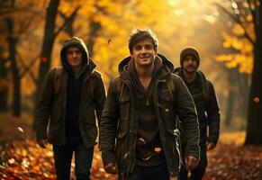 Trois Jeune Hommes en marchant dans le l'automne parc et à la recherche à chaque autre réaliste image, ultra HD, haute conception très détaillé photo