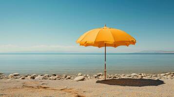 minimaliste tir, Célibataire Jaune parapluie sur une déserté plage. génératif ai photo
