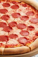 une peperoni et fromage Pizza ai génératif photo