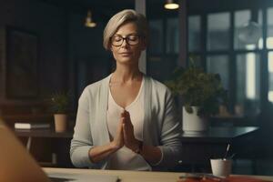 affaires femme relaxant dans moderne Bureau dans le soir femme ayant une Pause. ai génératif photo