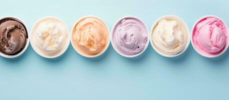 photo de cinq coloré la glace crèmes doublé en haut dans une rangée avec beaucoup de espace pour votre posséder message ou conception avec copie espace