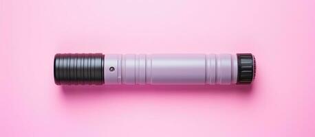 photo de une lampe de poche sur une vibrant rose Contexte avec copie espace