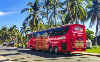 puerto escondido oaxaca Mexique 2023 divers coloré les autobus tour autobus transport dans puerto escondido Mexique. photo