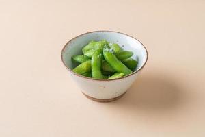 Haricot edamame de cuisine japonaise photo