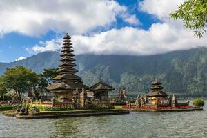 pura ulun danu bratan, une hindou shaivite temple dans Bali, Indonésie. photo