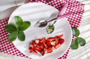 des fraises avec fouetté crème photo