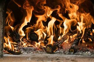 Feu et flammes de bois photo