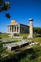 le ancien ruines de paestum photo