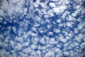 le géométrique composition de le des nuages photo
