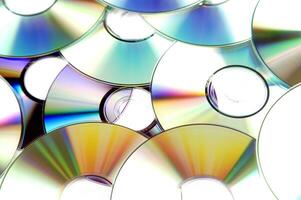 beaucoup CD sont arrangé dans une cercle photo