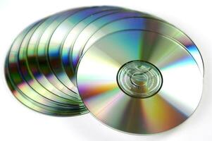 beaucoup CD sont arrangé dans une cercle photo