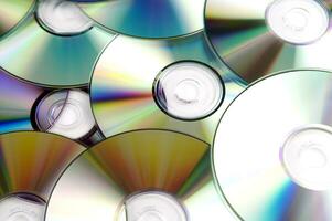 beaucoup CD sont arrangé dans une cercle photo