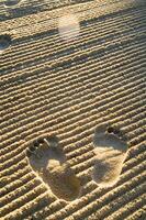 traces de pas dans le sable photo