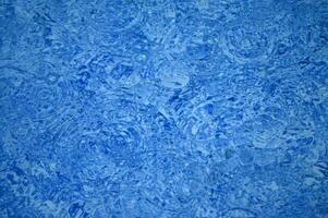 bleu abstrait Contexte avec l'eau gouttelettes photo
