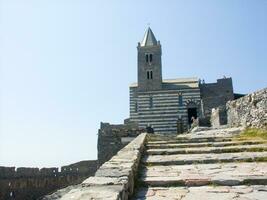 le église de le bord de mer village de portovenere Ligurie photo