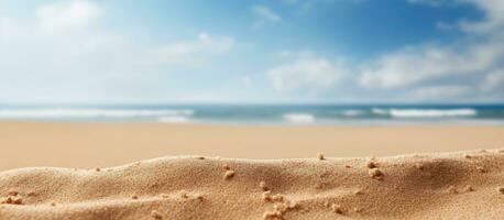 fermer coup de le sable avec une flou Contexte de le mer et ciel sur une été journée. adapté pour photo