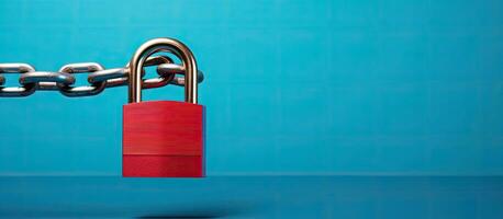 sécurité concept une rouge chaîne et cadenas sur une bleu Contexte symboliser sécurité. photo