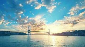 magnifique le coucher du soleil dans Istanbul dinde avec une panoramique vue de le le bosphore pont et une nuageux bleu ciel photo