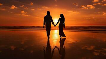 couple en marchant sur plage silhouette photo