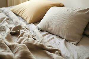 un défait lit avec blanc draps. avec couverture sur lit défait. concept de relaxant après Matin. ai généré photo