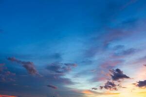 paysage de crépuscule ciel avant nuit photo
