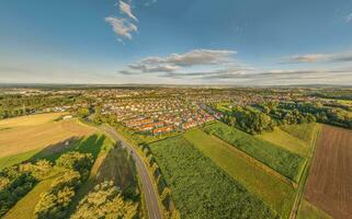 drone panorama de le petit ville diebourg près darmstadt dans du sud Hesse dans été photo