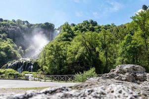 cascade de marmore ouverte à plein débit photo