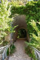 le passage souterrain en pierre stifone photo