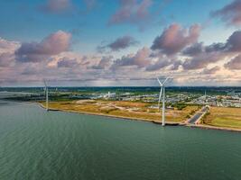 aérien vue de le vent turbines. vert écologique Puissance énergie génération. vent ferme éco champ. photo