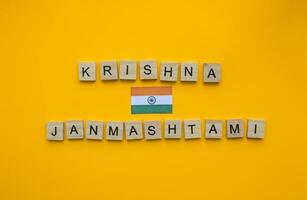 septembre 6, krishna janmashtami, drapeau de Inde, minimaliste bannière avec une inscription dans en bois des lettres photo