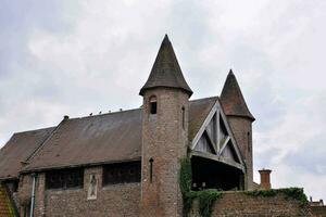 une grand brique bâtiment avec deux tours photo