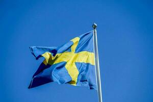 suédois drapeau sur une bleu ciel Stock Photos