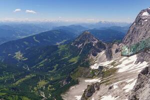 randonnée dans le autrichien Alpes photo