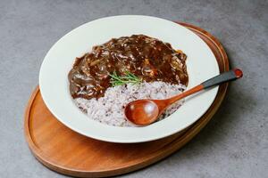 jjajang bap, riz avec noir haricot sauce photo