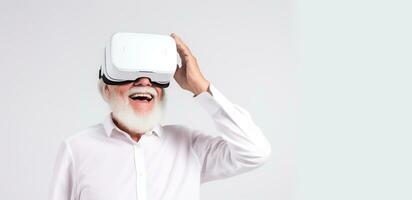 un vieux homme avec une blanc barbe portant une virtuel réalité casque photo
