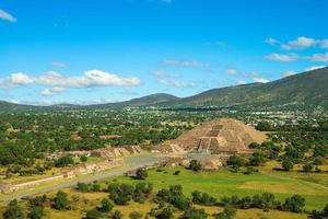 pyramide de lune à teotihuacan au mexique photo