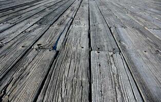 usé planches de bois sur un vieux jetée photo