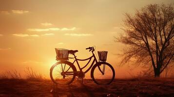 le coucher du soleil silhouette de deux Vélos dans une été paysage photo