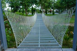 acier corde des ponts sont utilisé à traverser puits pour recours et hébergement tourisme photo