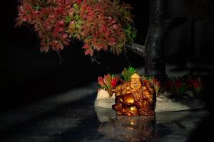statue de bouddha rieur photo