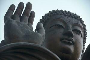 Hong Kong, Chine - Mars 24 2014 - tian bronzer Bouddha dans Lantau île photo