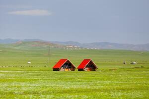 boulgan province, Mongolie - août 13 2019 - deux cabines dans le steppes de Mongolie photo